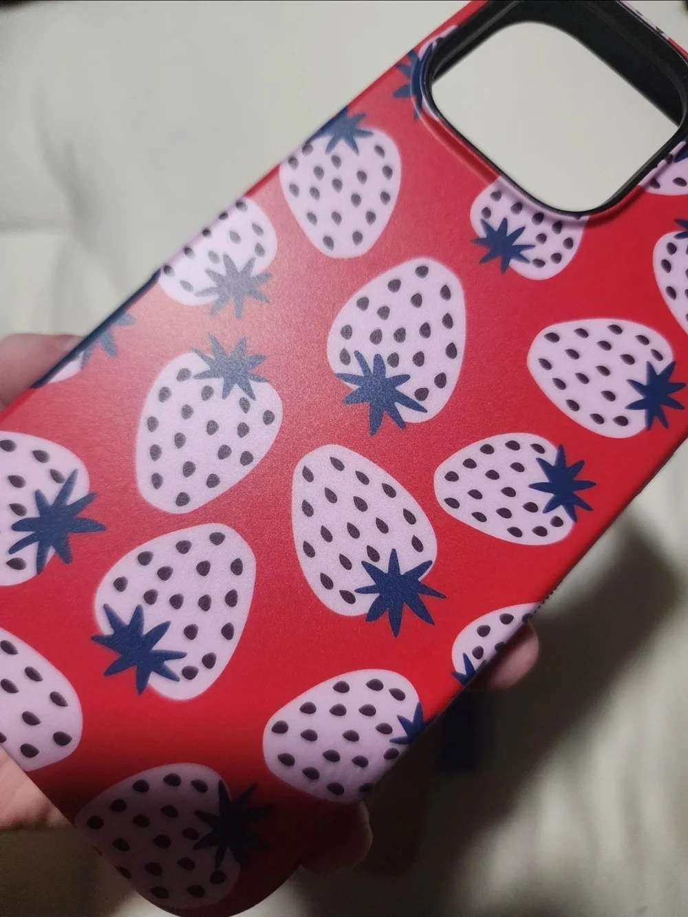 Casely iphone 16 pro max strawberry case
